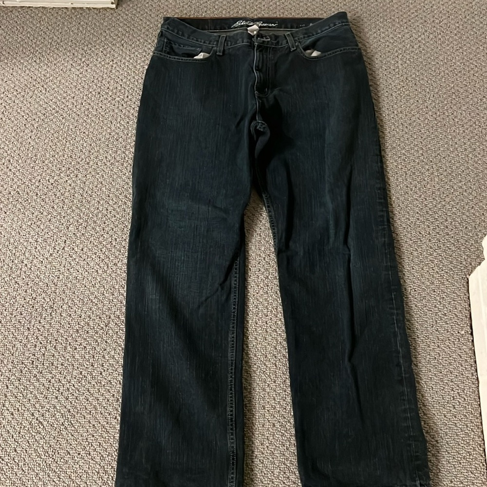 Eddie Bauer
Relaxed Fit
Size: 35x32
Color: Dark Blue
Smoke Free Pet Free Home